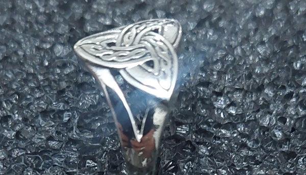Triquetra Ring